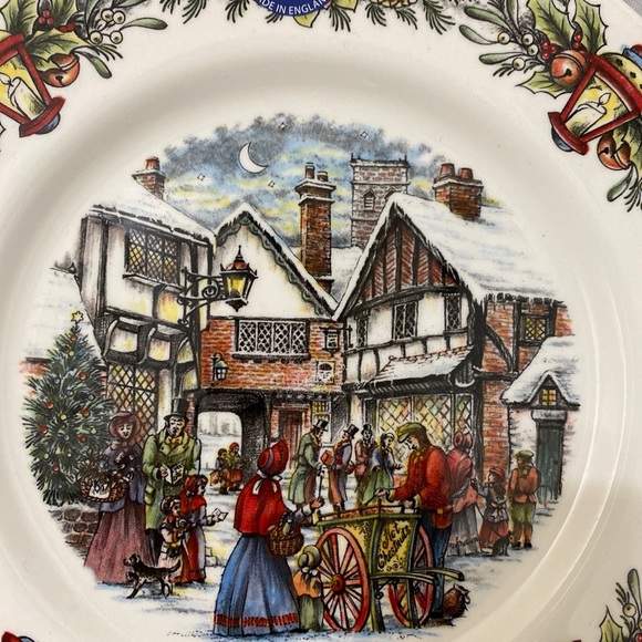 ROYAL STAFFORD OF ENGLAND HOLIDAY DINNER PLATE -ROASTING CHESTNUTS SNOWY VILLAGE - Picture 2 of 6